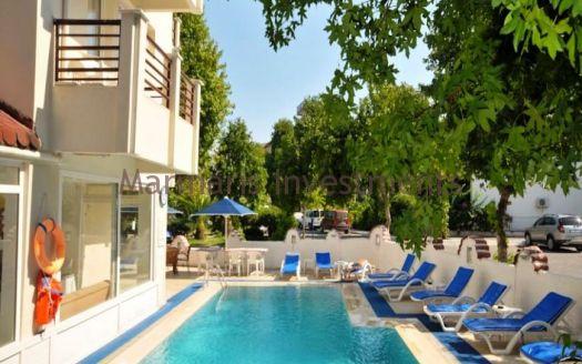 The 21 room hotel for sale with its outdoor restaurant and bar in Icmeler