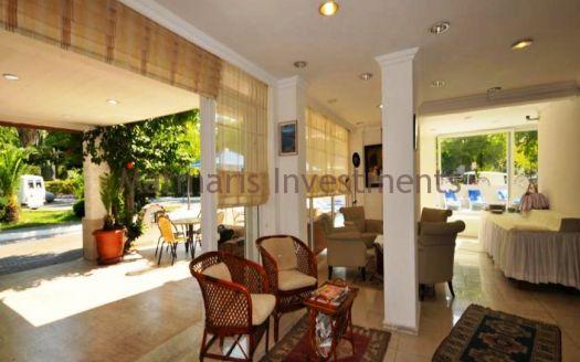 The 21 room hotel for sale with its outdoor restaurant and bar in Icmeler